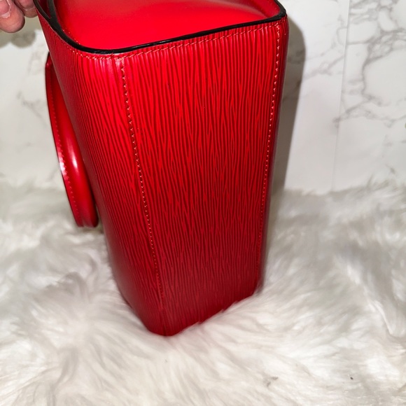 🧿Louis Vuitton Triana red epileather🧿Authentic - Picture 6 of 9